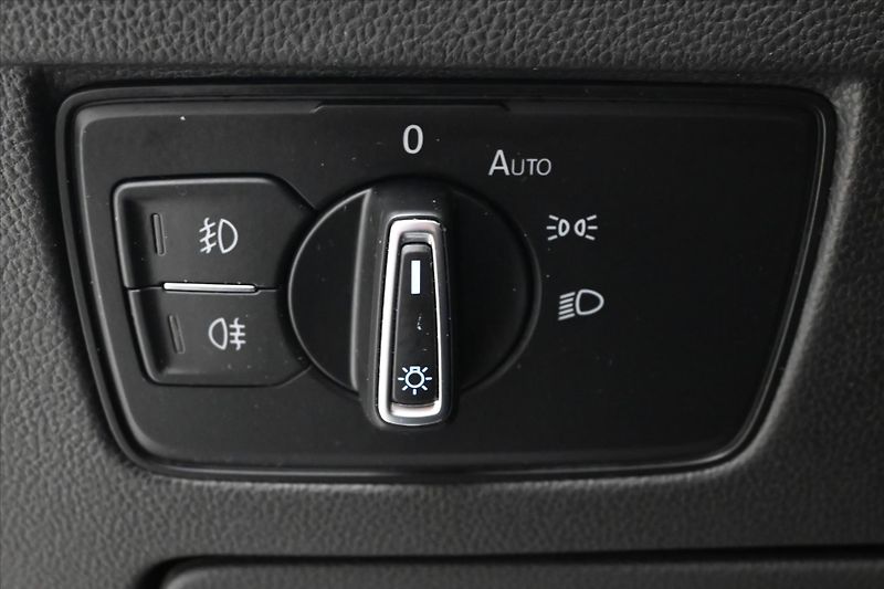Volkswagen Passat 2,0 TDI 110kW DSG Business Zár - fotka 27 z 33
