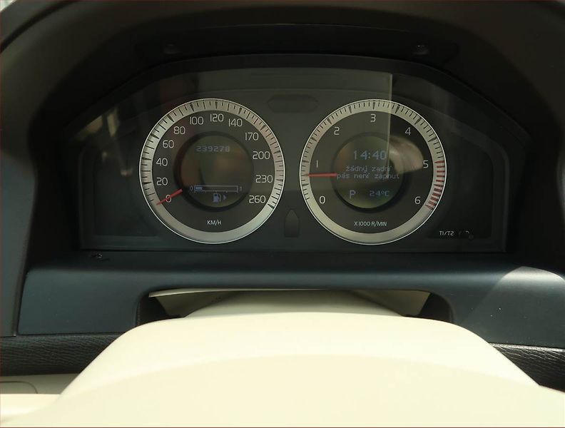 Volvo XC60 (2009) Momentum D5, 4X4, Automat - fotka 11 z 17