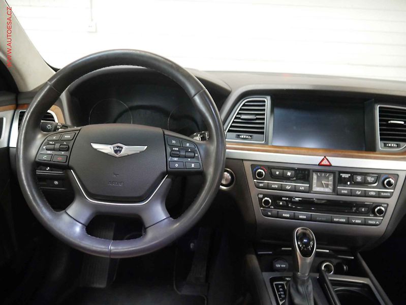 Hyundai Genesis (2017) 3.8 GDI V6 4x4, ČR, Bixen - fotka 13 z 32