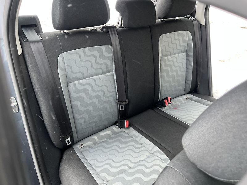 Škoda Fabia 1.4MPI 63KW,KLIMA,ALU,TEMPOMAT - fotka 19 z 38