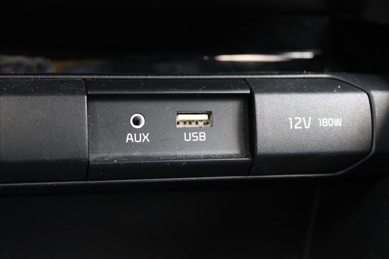 Kia Stonic 1,4 i  NOVÉ V ČR,PREMIUM,34TKM - fotka 17 z 33