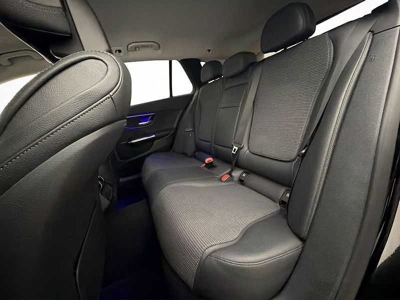 Mercedes-Benz Třídy C 300e Kamera Tažné - fotka 27 z 35