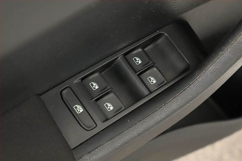 Škoda Fabia (2023) Ambition 1.0 TSI, ČR,1.maj - fotka 15 z 18