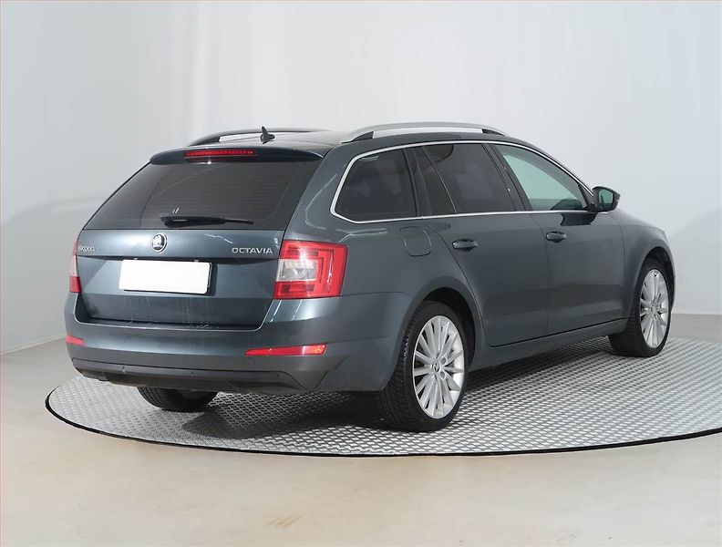 Škoda Octavia (2015) Laurin&Klement 2.0 TDI, 4X4 - fotka 5 z 19