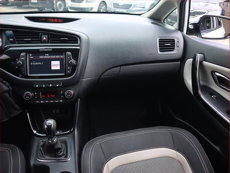 Kia Ceed (2018) 1.4 MPI, Serv.kniha, Navi - fotka 8 z 19
