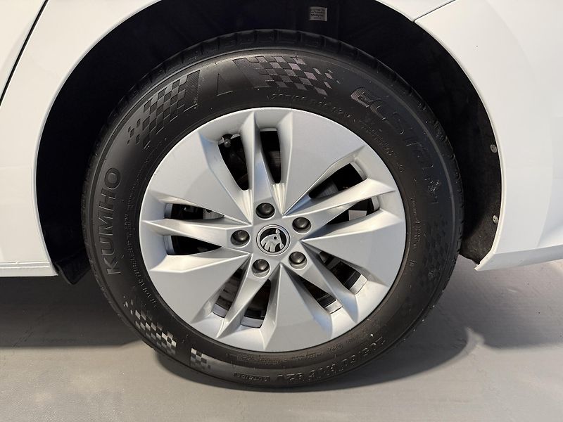 Škoda Octavia 1.5 TSI 110kW Ambition Combi - fotka 13 z 13