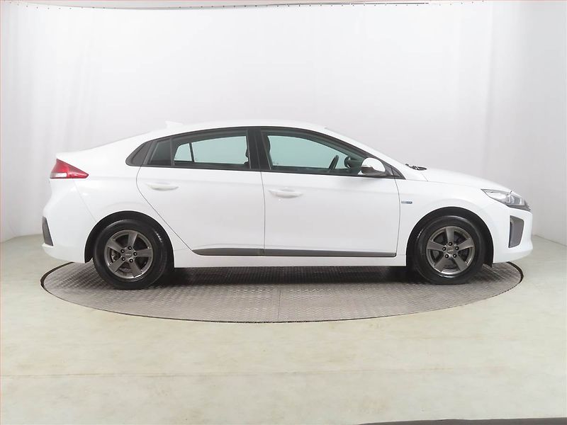 Hyundai Ioniq (2017) Hybrid, Automat, Serv.kniha - fotka 6 z 21