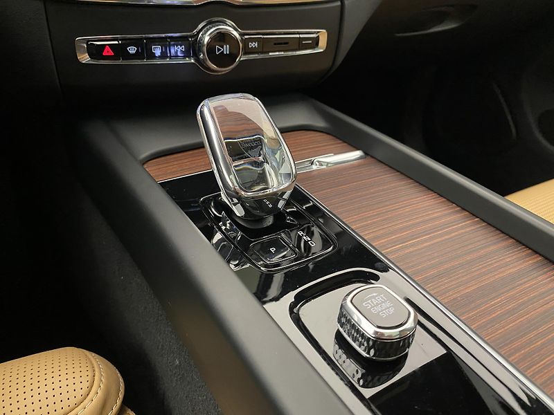 Volvo XC60 T6 AWD RECHARGE DARK ULTIMATE  - fotka 26 z 66