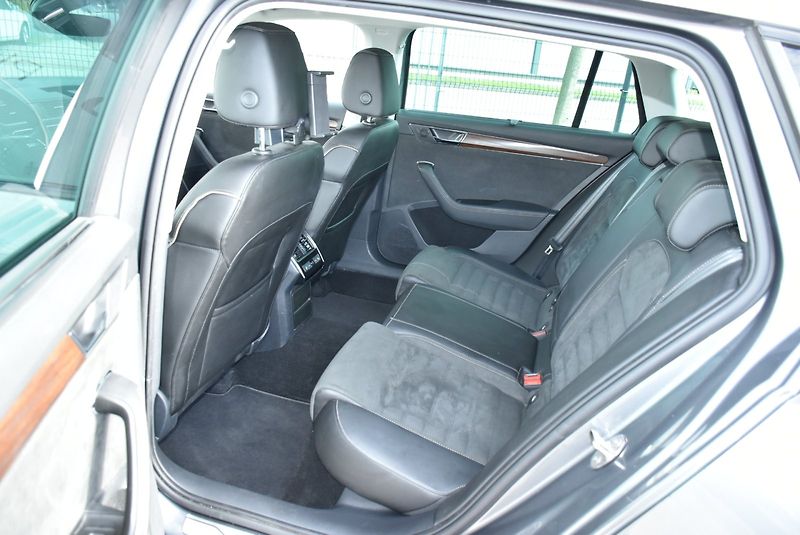 Škoda Superb (2024) Scout 2.0 TSI 206kW 4x4 DSG - fotka 24 z 34