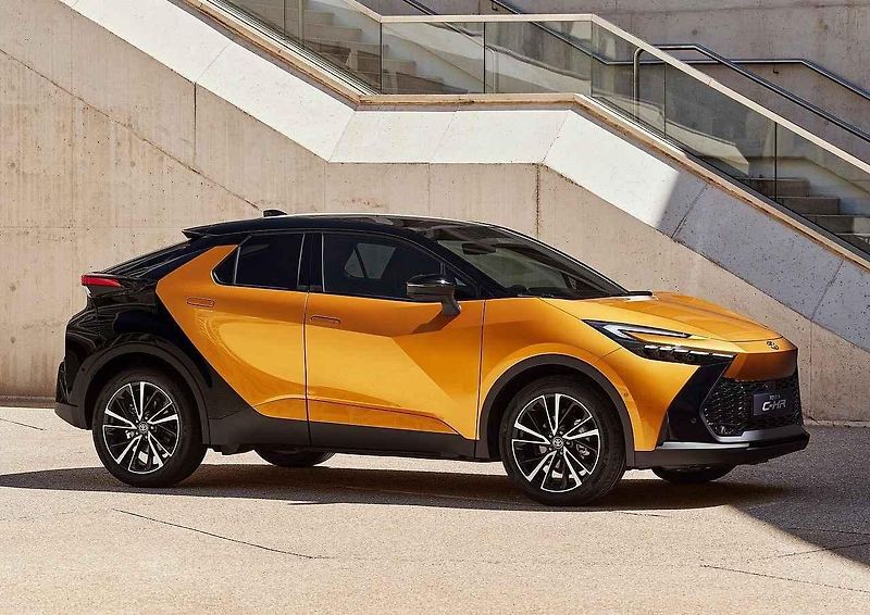 Anketa Auto roku 2025 dospěla do fáze výběru nejlepšího vozu z pěti finalistů