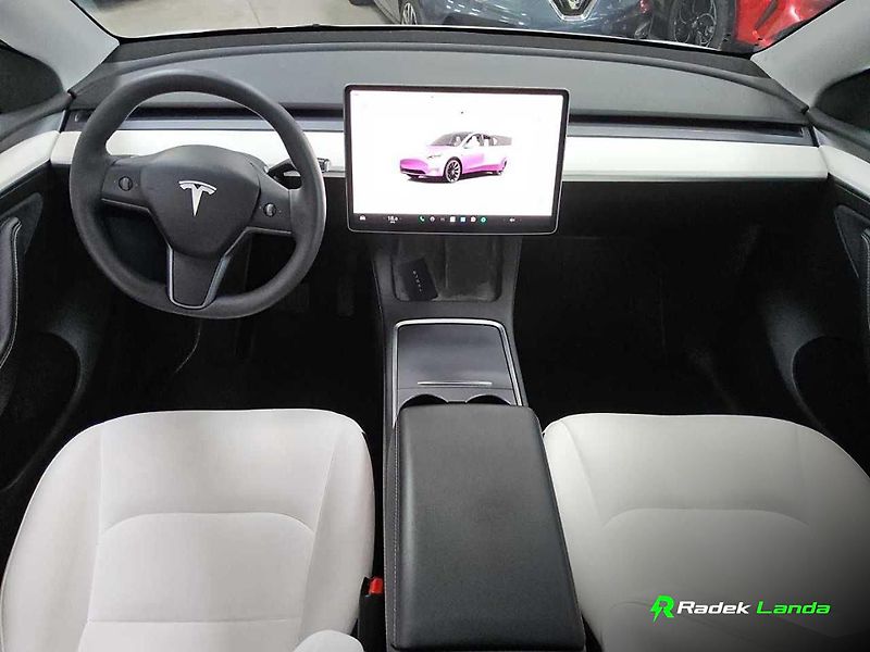 Tesla Model Y (2023) Standard Range RWD, LFP - fotka 6 z 8