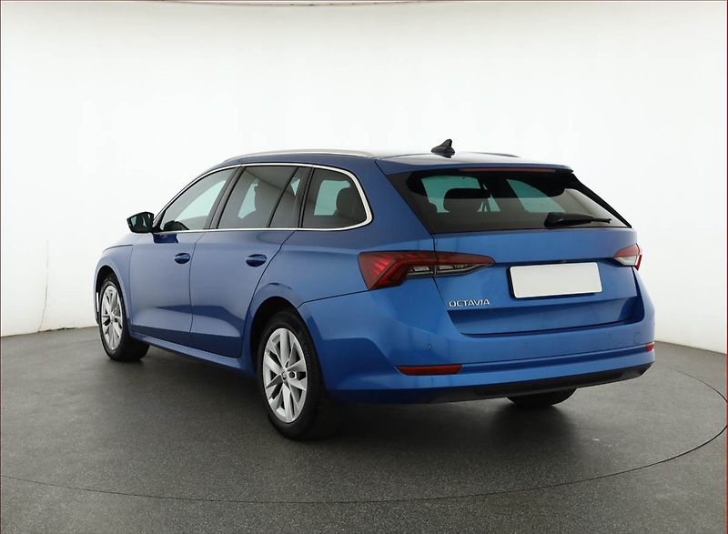 Škoda Octavia (2021) Style 2.0 TDI, ČR,1.maj - fotka 4 z 17