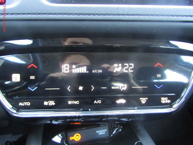 Honda HR-V (2018) 1.5 i-VTEC, Elegance - fotka 12 z 18