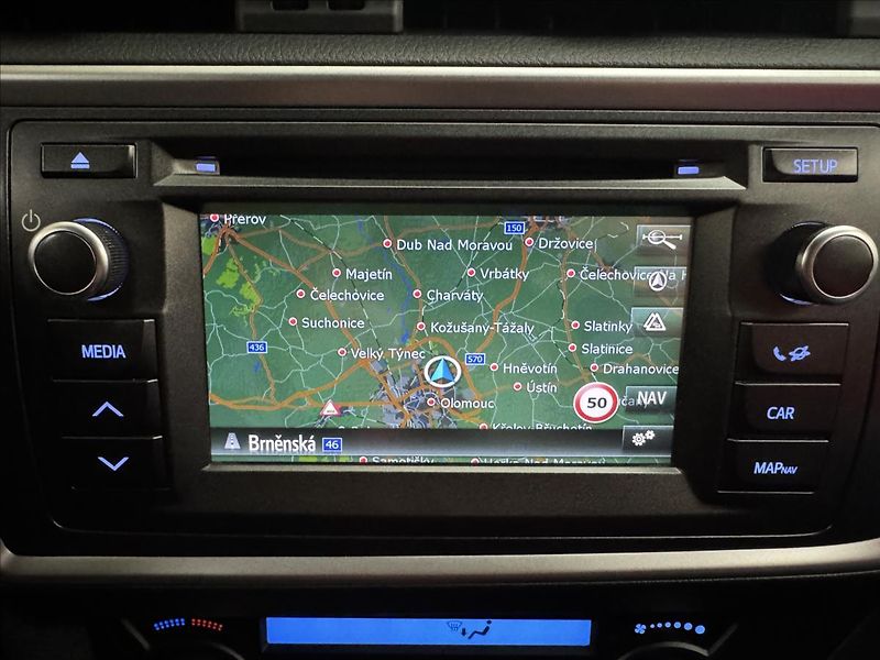 Toyota Auris 1,4 66kW NAVI KAMERA TAŽNÉ - fotka 19 z 32