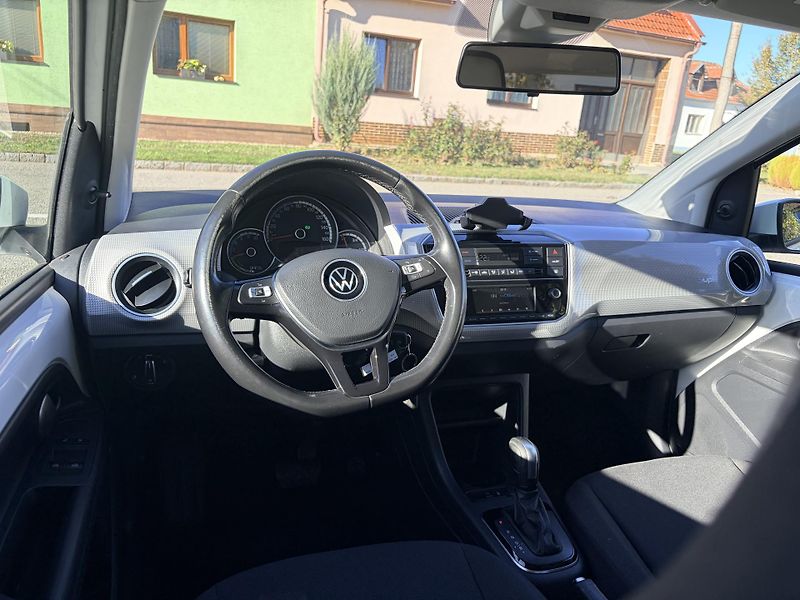 Volkswagen e-up! 64kW KAMERA SOH 84% - fotka 12 z 36