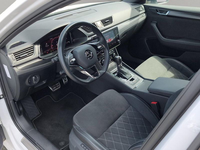 Škoda Superb (2023) SportLine 2.0 TDI 110kW DSG, Č - fotka 25 z 30