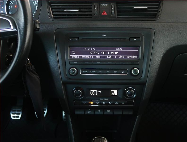 Škoda Rapid (2013) 1.6 TDI, Park. senzory - fotka 12 z 17