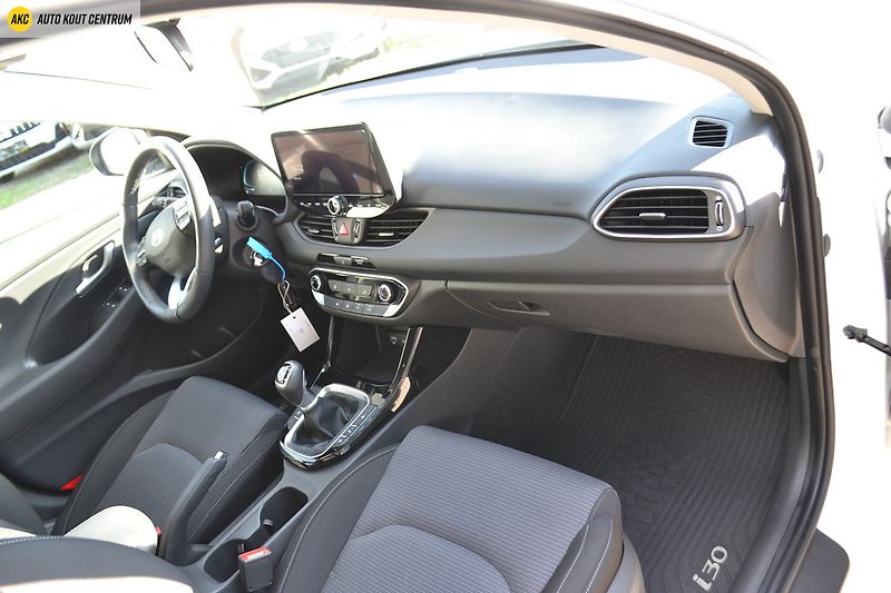 Hyundai i30 WG 1,5I MT SMART FAMILY NAVI F - fotka 13 z 51