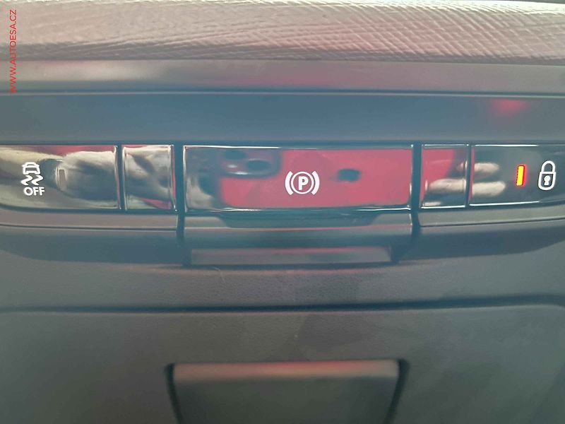 Citroën C4 Picasso (2015) 2.0HDi, 1.maj, Navigace - fotka 11 z 17