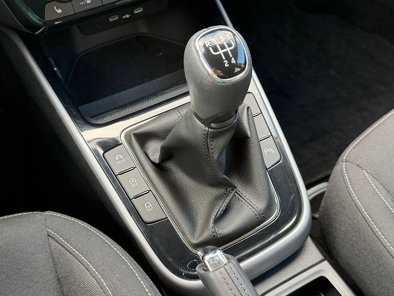 Škoda Fabia Selection 1,0 TSI 70 kW 5° MP - fotka 13 z 35