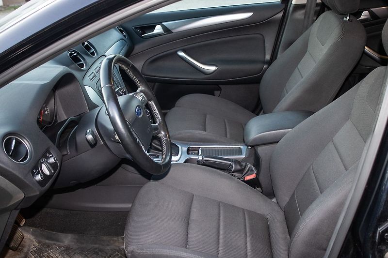 Ford Mondeo - fotka 9 z 33
