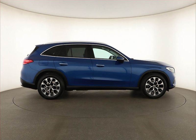 Mercedes-Benz GLC (2025) 220 d 4MATIC, AMG Line - fotka 6 z 21