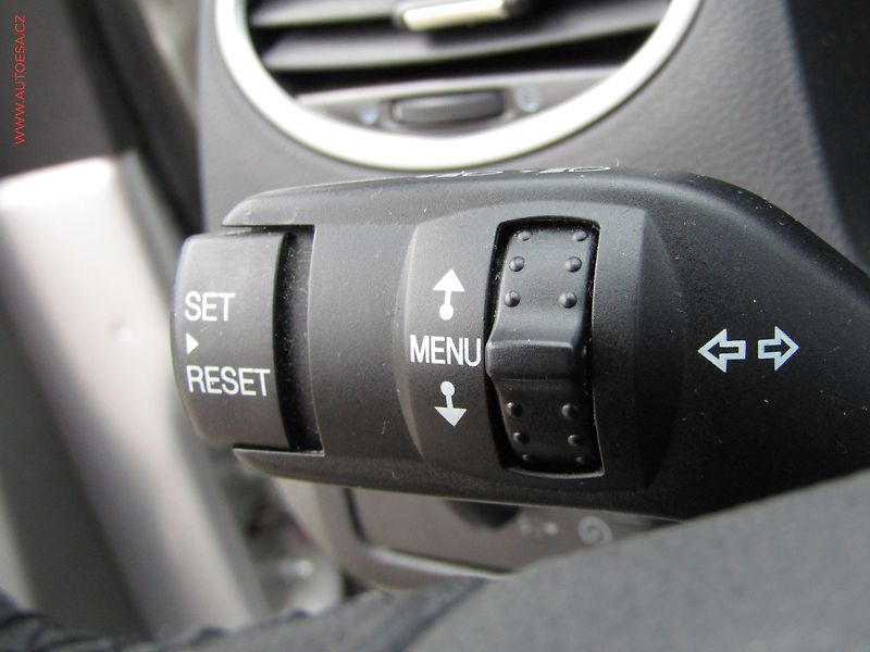 Ford Focus (2009) 1.6 TDCi, Klima - fotka 13 z 16