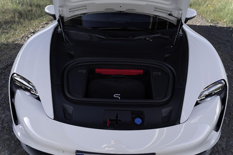 Porsche Taycan (2023) 4S - 7000 KM - VZDUCH, BOSE - fotka 14 z 39