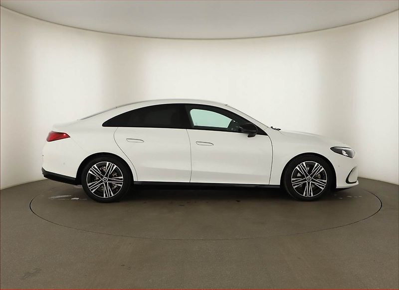 Mercedes-Benz CLA (2026) 180 - fotka 6 z 21