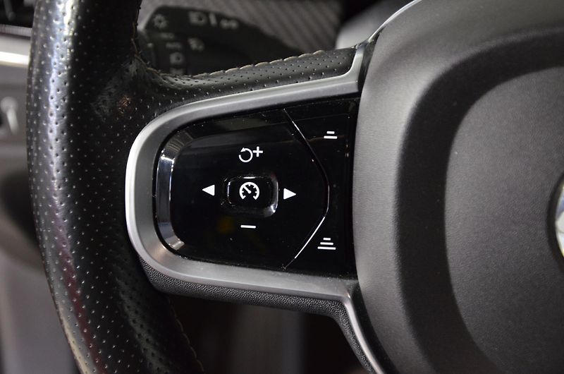 Volvo V90 (2018) 2.0D Polestar R-design - fotka 12 z 24