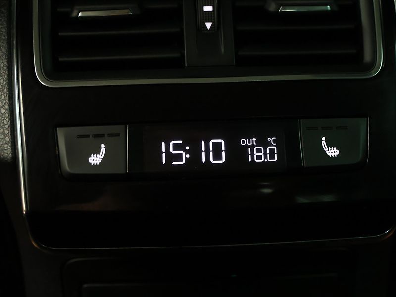 Škoda Superb 2,0 TDI 140kW CZ Style Kůže - fotka 24 z 32