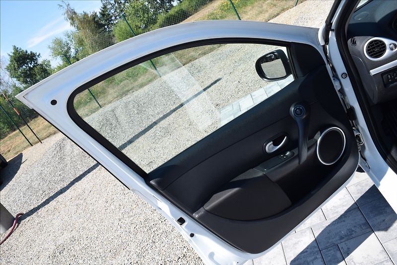 Renault Clio 1,2 i 74KW ALU KLIMA TAŽNÉ - fotka 28 z 48