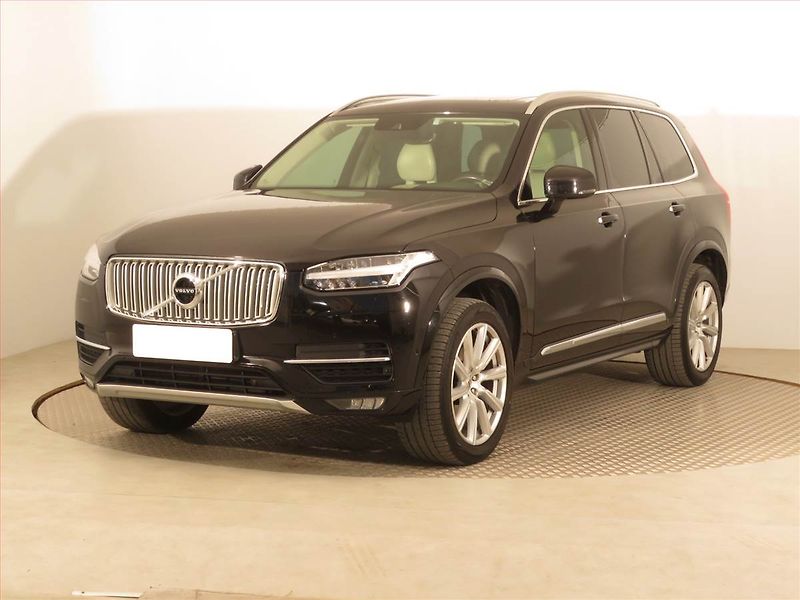 Volvo XC90 (2017) D5 AWD - fotka 2 z 18