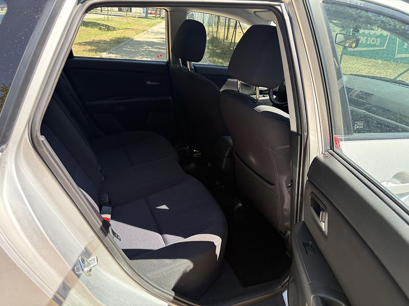 Mazda 3 1.6 Sport Active - fotka 23 z 29