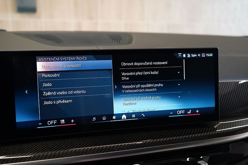 BMW X6 30d xDrive, Vzudch, Masáž - fotka 32 z 48