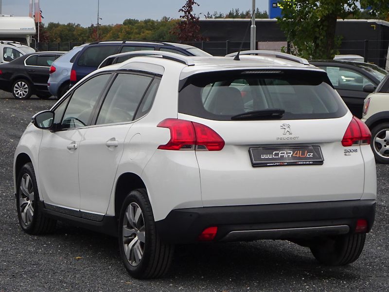 Peugeot 2008 1.2 VTi Allure AUTOMAT SERVIS - fotka 27 z 34