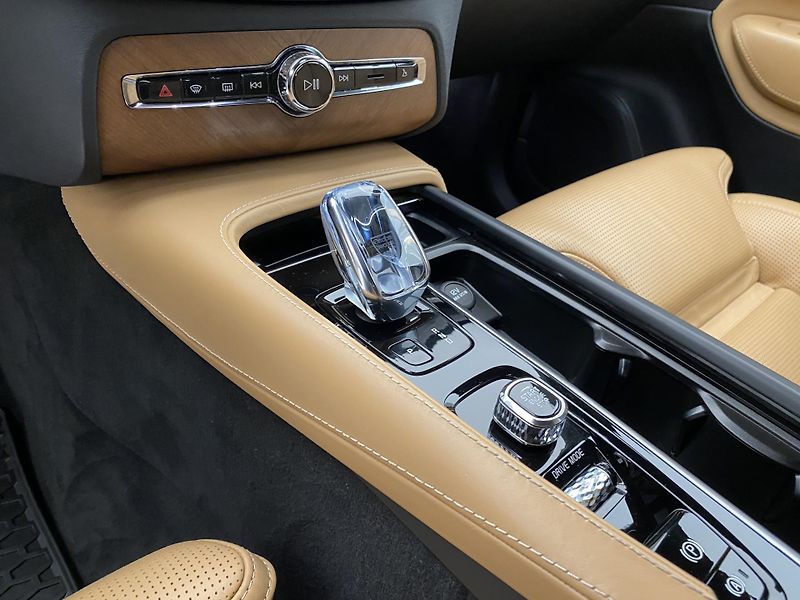 Volvo XC90 B5 AWD INSCRIPION AUT CZ - fotka 27 z 54