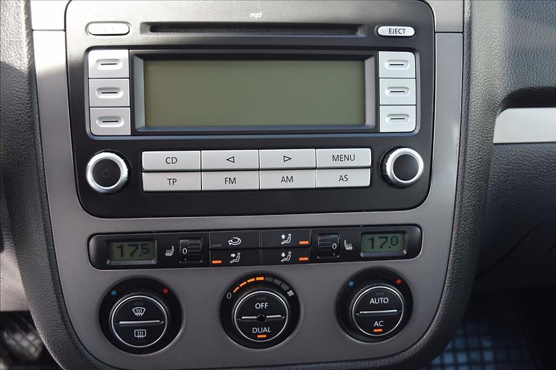 Volkswagen Golf 1,9 TDI 77KW 4X4 PO ROZVODECH - fotka 39 z 46