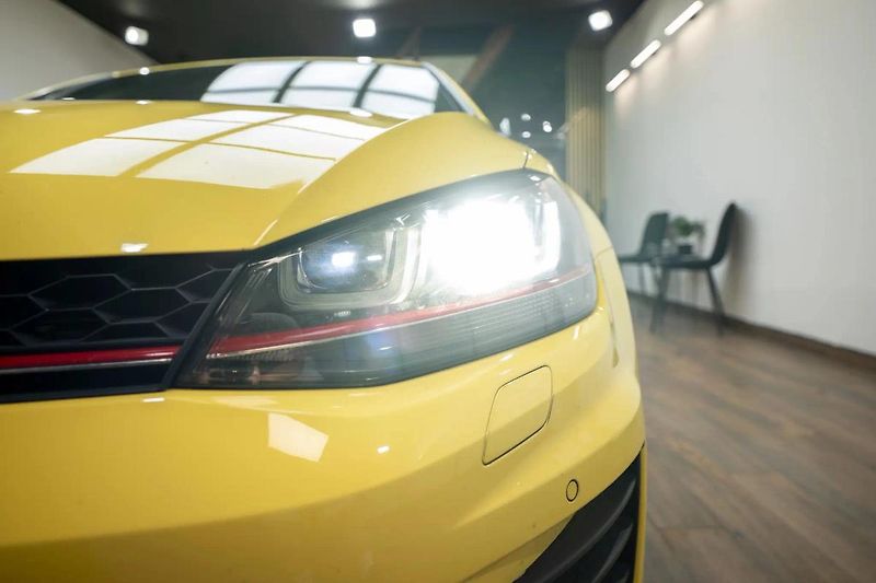 Volkswagen Golf GTI Performance 2.0 169 kW - fotka 30 z 36