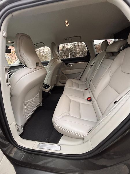 Volvo V90 (2018) 2.0 S90/ /147kW - fotka 14 z 19