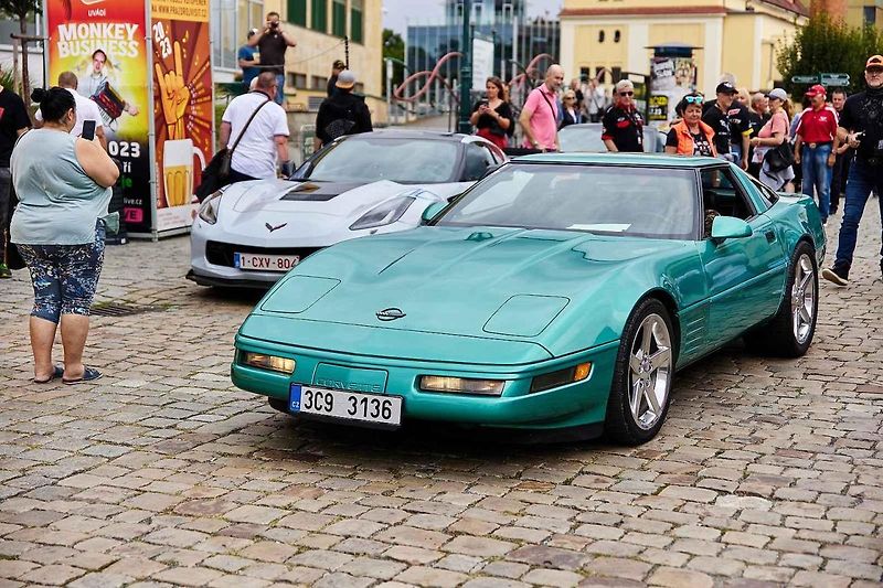 Americké automobily Corvette na 21. ročníku tradičního srazu v areálu Plzeňského Prazdroje.
