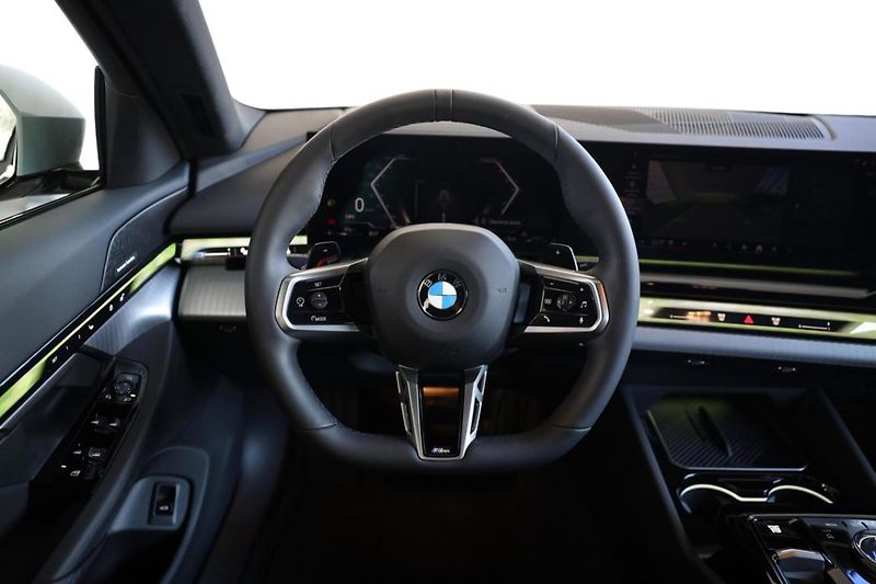 BMW Řada 5 540d xDrive Touring - fotka 29 z 32