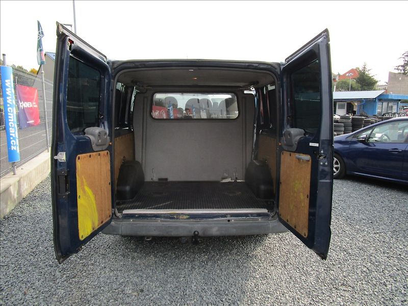 Ford Transit 260S 2.2TDCi Klima, 6 míst - fotka 26 z 39