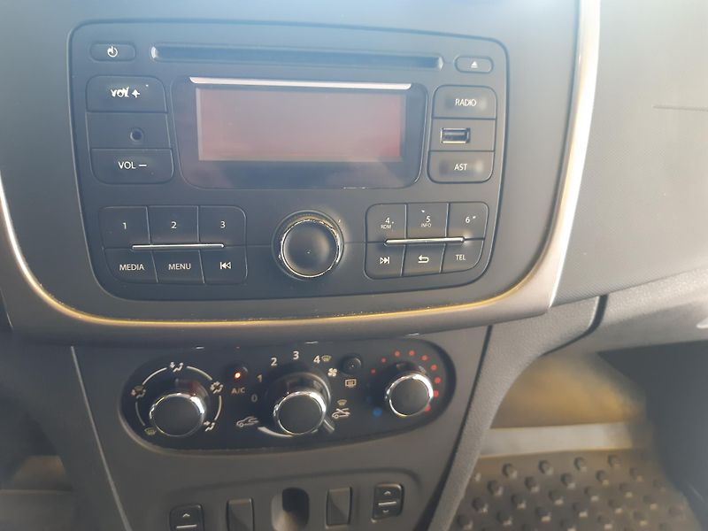 Dacia Sandero 1.2 i KLIMA  - fotka 10 z 19