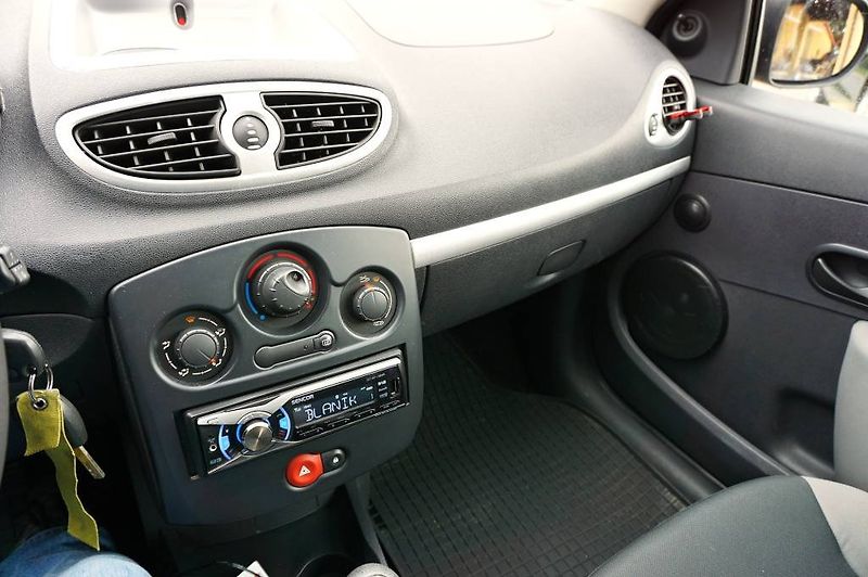 Renault Clio (2009) 1,2 16V 55 kW - fotka 28 z 33