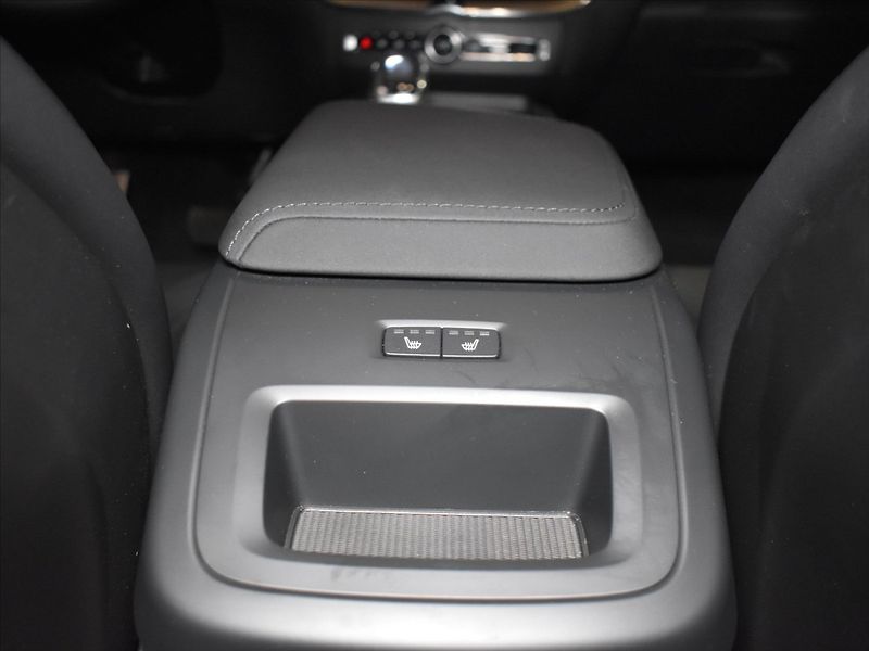 Volvo XC60 2,0 B5 AWD Plus BLIS,Bezklíč - fotka 15 z 24