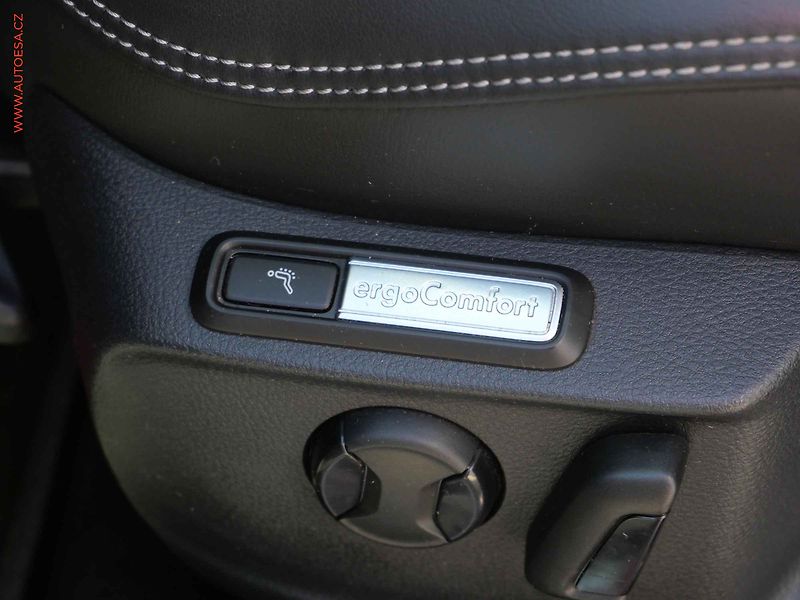 Volkswagen Passat (2021) 2.0 TDi, R-Line, DSG, TZ, - fotka 12 z 27