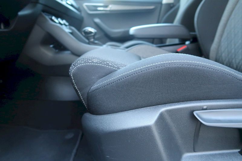 Škoda Karoq (2025) Top Selection 1,5 TSi/110 kW D - fotka 12 z 33