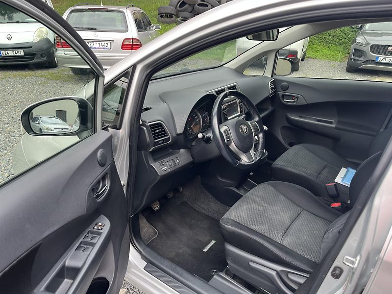 Toyota Verso (2012) 1,3 VVTi 73 Kw - fotka 9 z 18