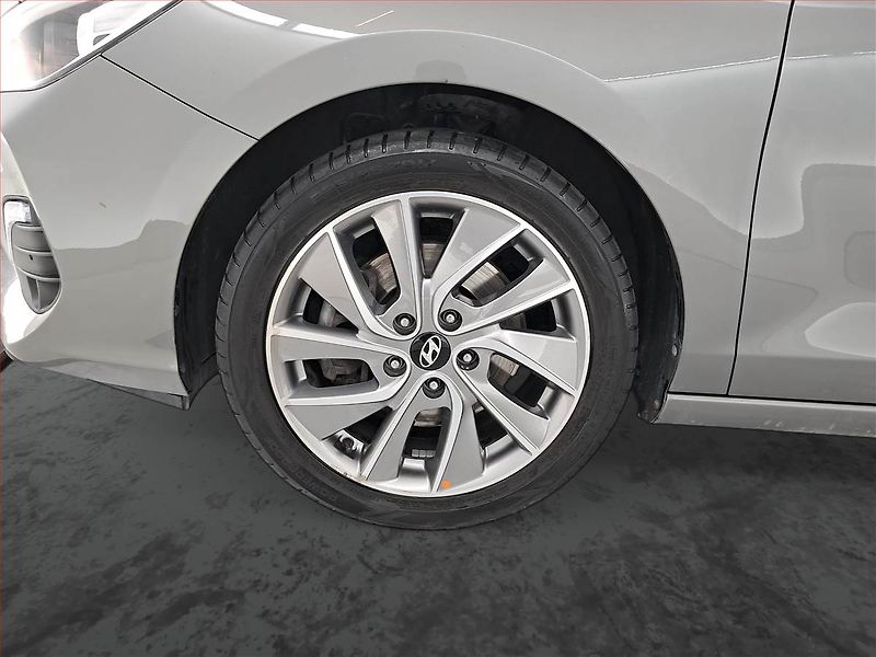 Hyundai i30 (2019) Style 1.4 T-GDI, ČR,1.maj - fotka 15 z 18